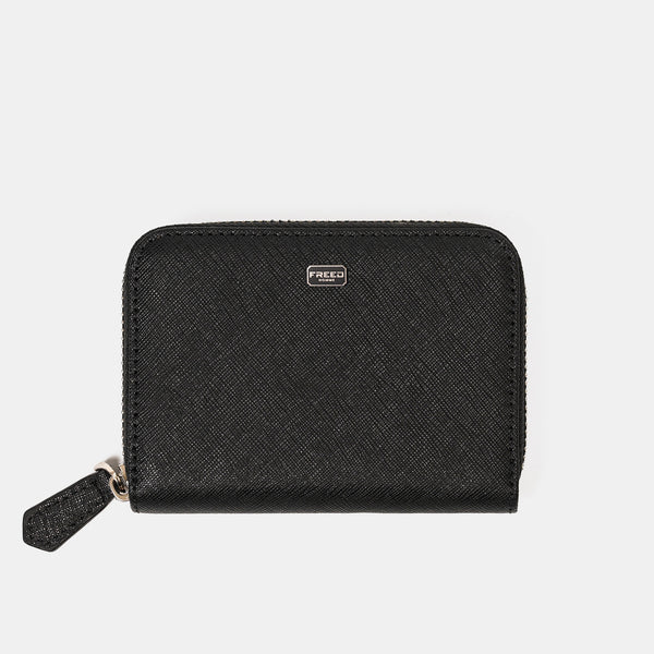 經典Saffiano黑色十字紋零錢包,正面平拍,FREED客製化刻字。