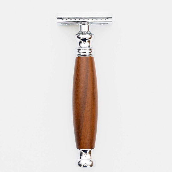 仿胡桃木柄、銀色拋光頭,打造紳士居家理容。FREED 客製化刻字