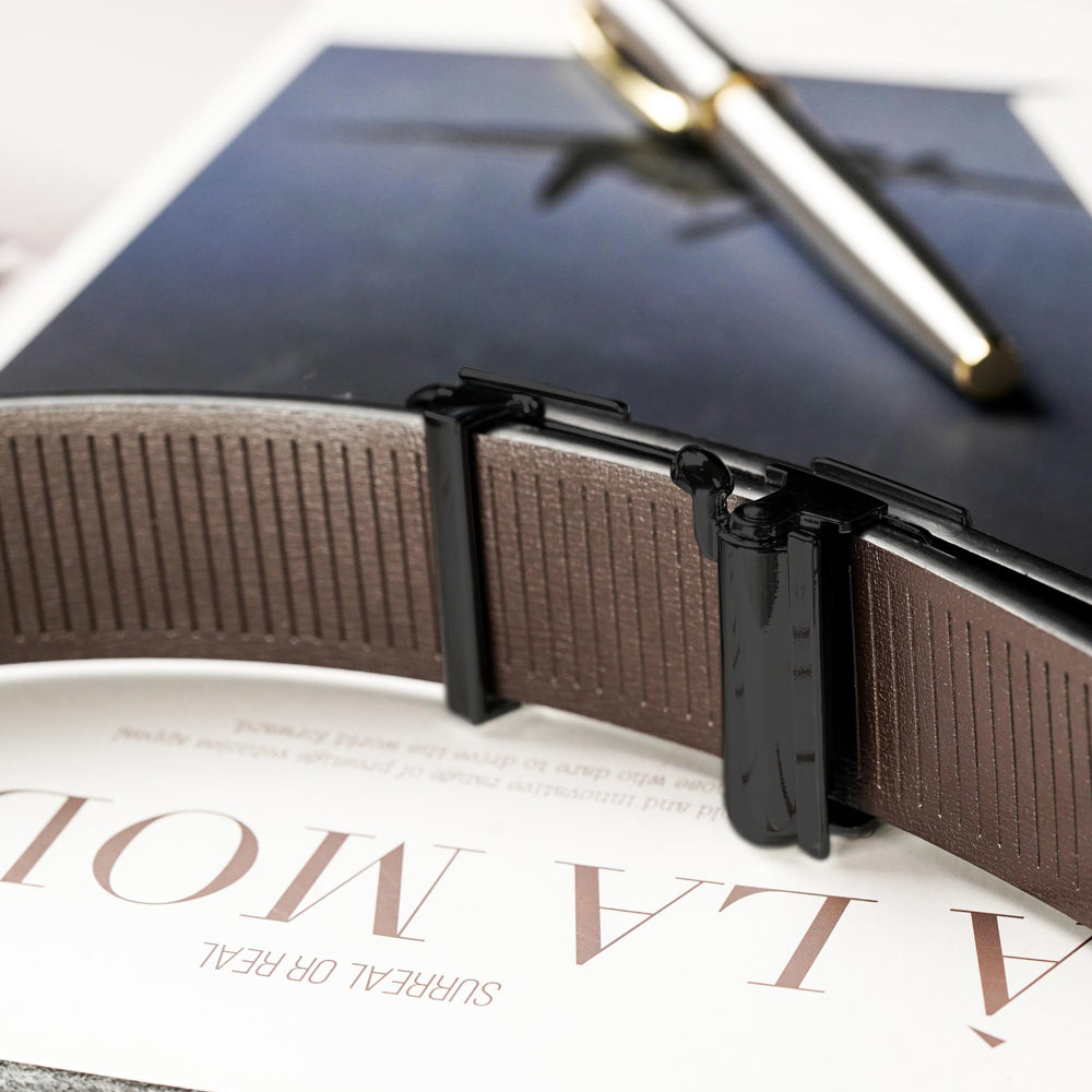 【FREED】金屬英文字母扣商務休閒頭層牛皮自動皮帶 - 黑金