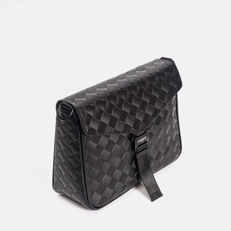 【FREED】編織壓花方格扣斜肩包 - FREED