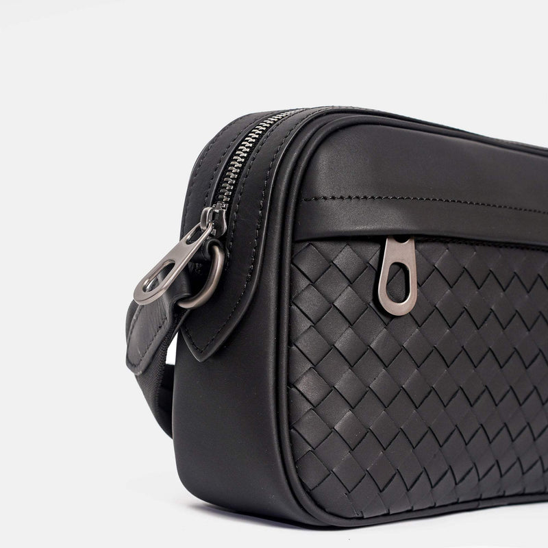 【FREED】手工細編織皮革郵差包(小) - FREED