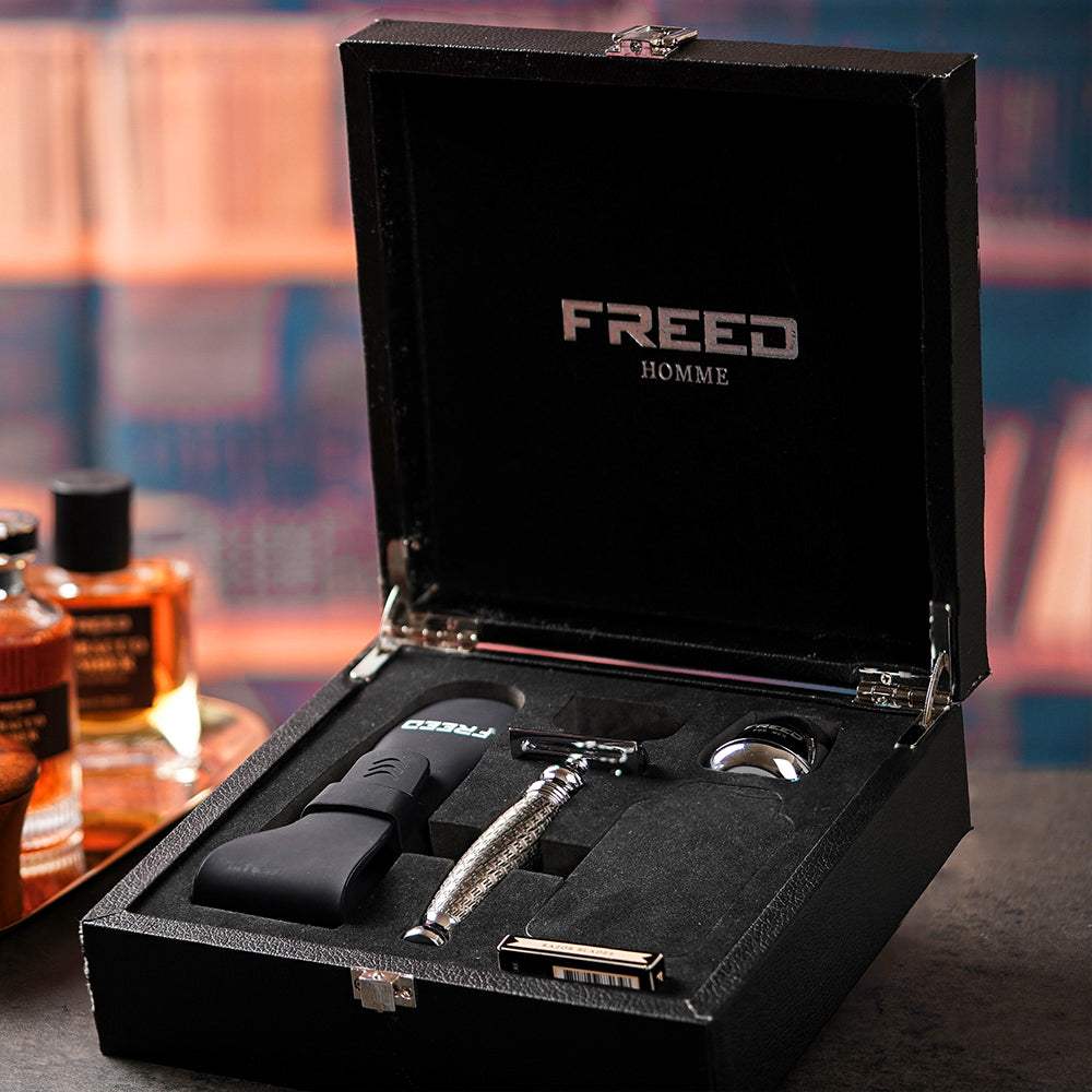 【FREED】尊爵四件組雙刃式刮鬍刀禮盒 - F滿版鍍鎳浮雕 - FREED