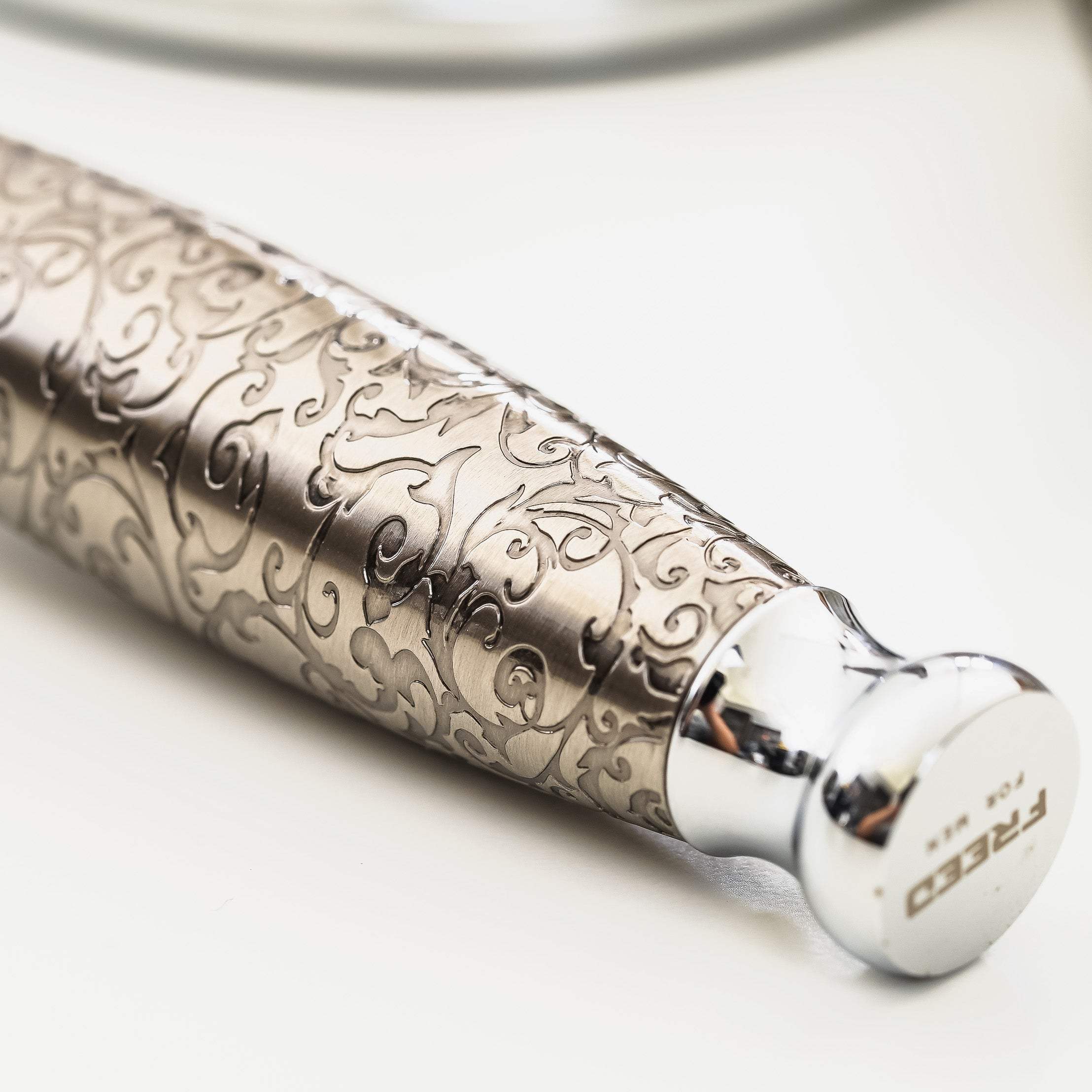 【兩週年紀念款】 豪華典藏版刮鬍刀禮盒 - 蝕刻雕花鍍鎳版 - FREED