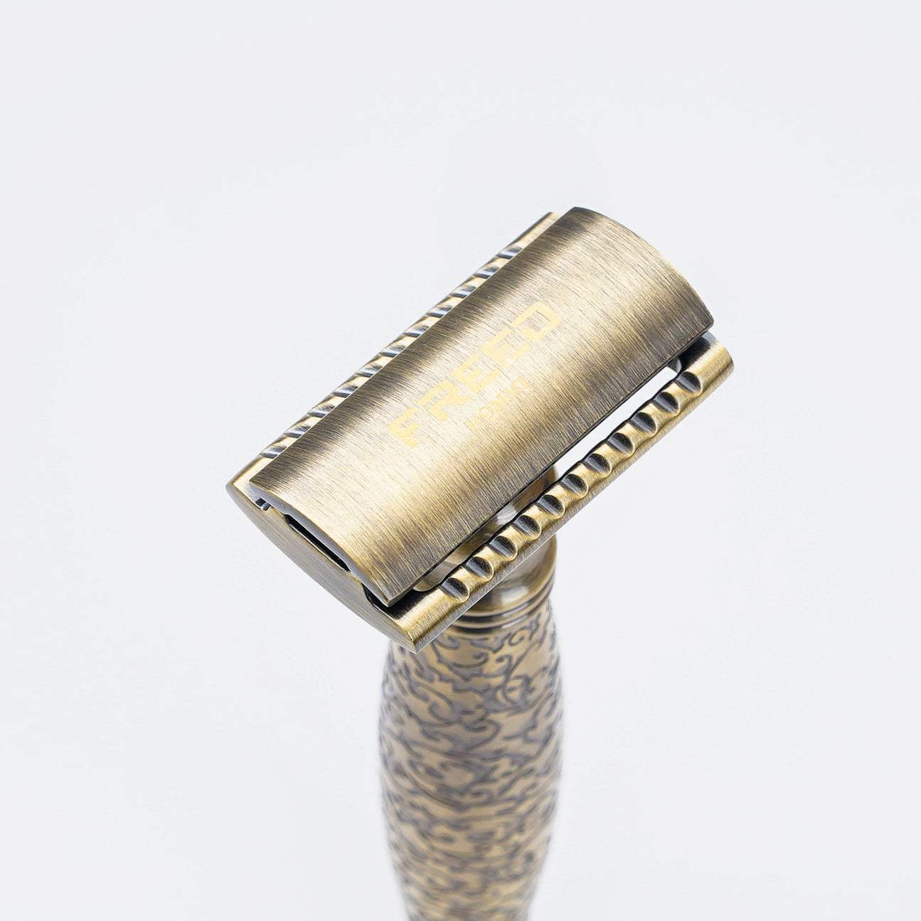 【FREED】封閉式復古雙刃安全刮鬍刀-仿古銅蝕刻雕花 (附刀片10片) - FREED