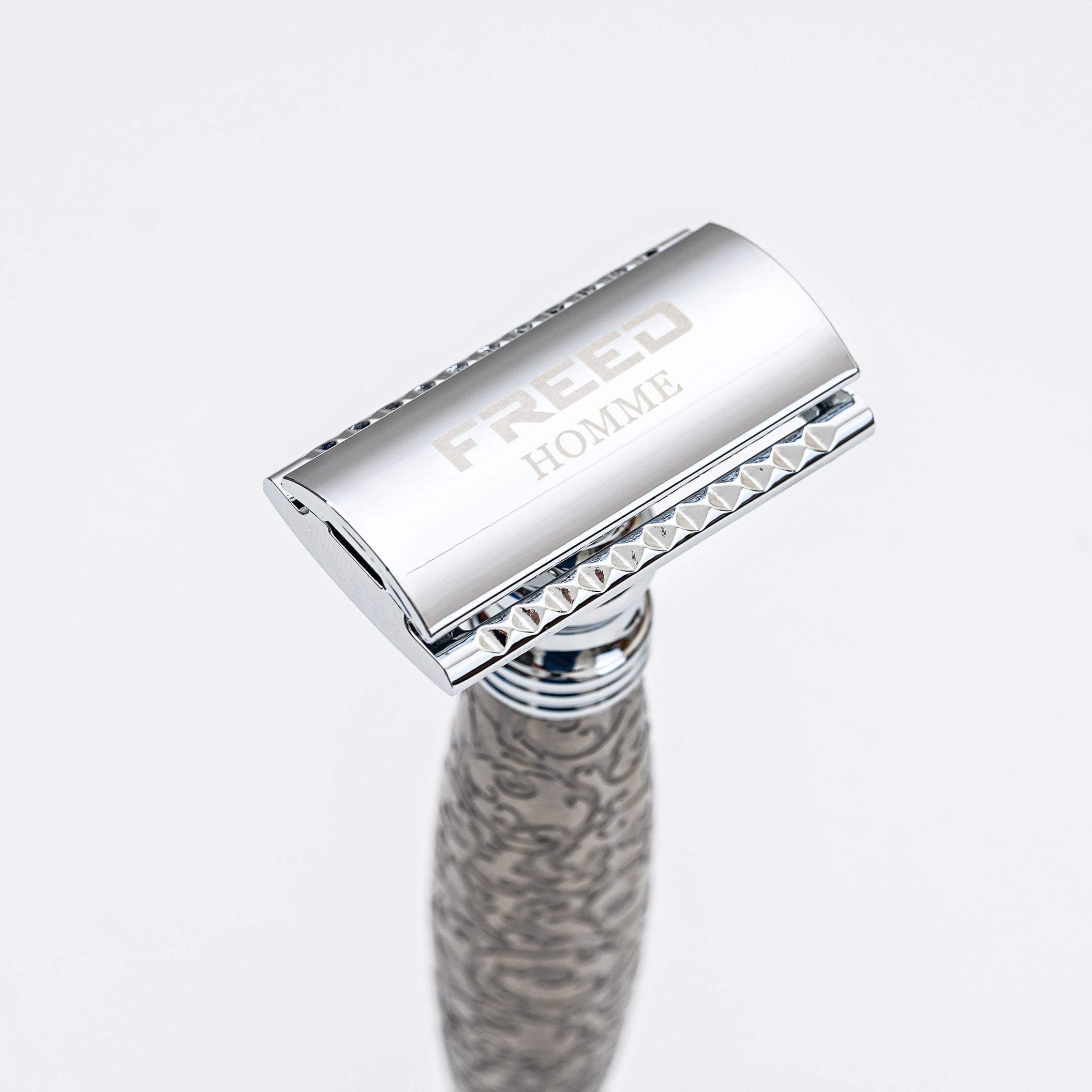 【FREED】封閉式復古雙刃安全刮鬍刀- 蝕刻雕花鍍鎳版 (附刀片10片) - FREED