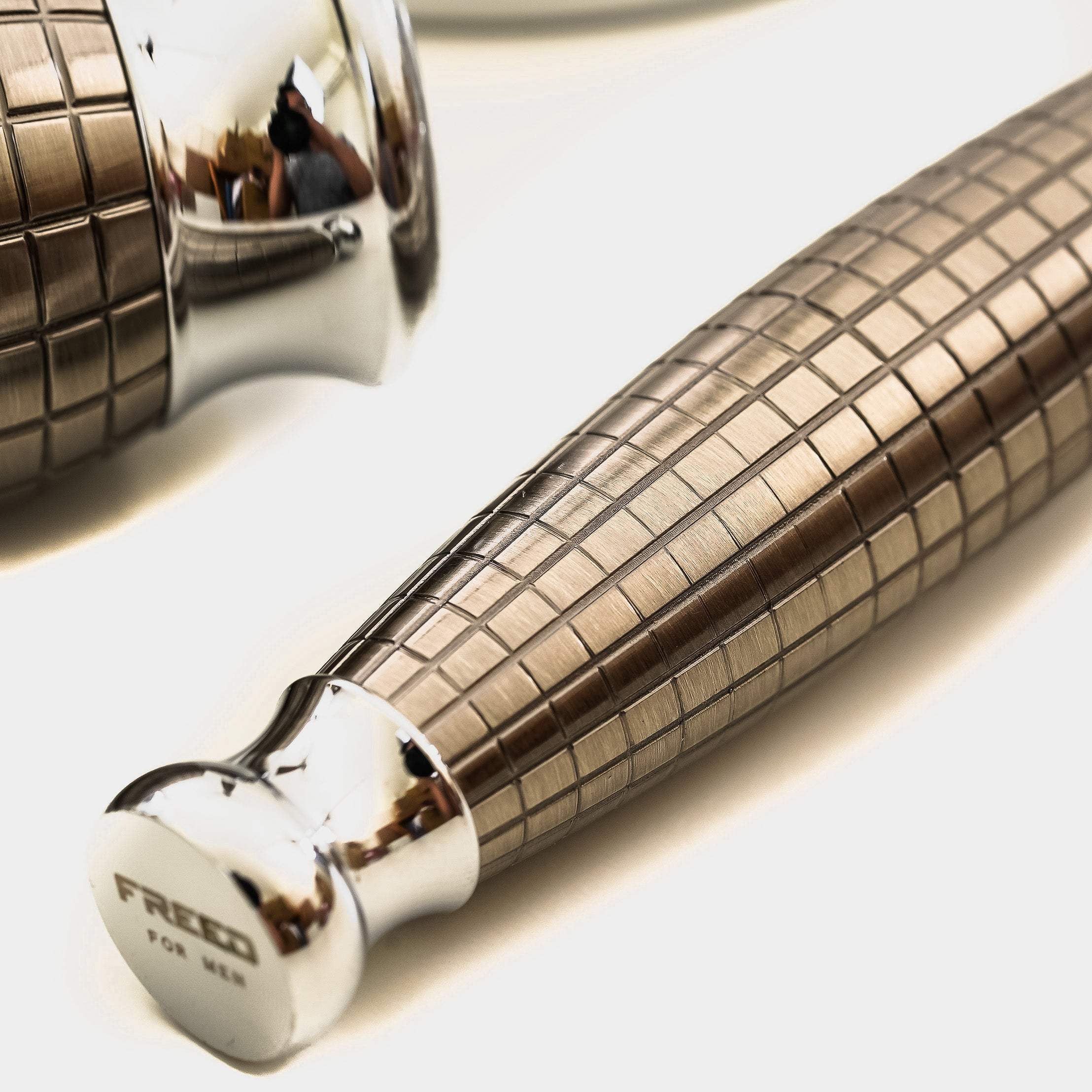 【兩週年紀念款】 豪華典藏版刮鬍刀禮盒 - 手雷款 - FREED