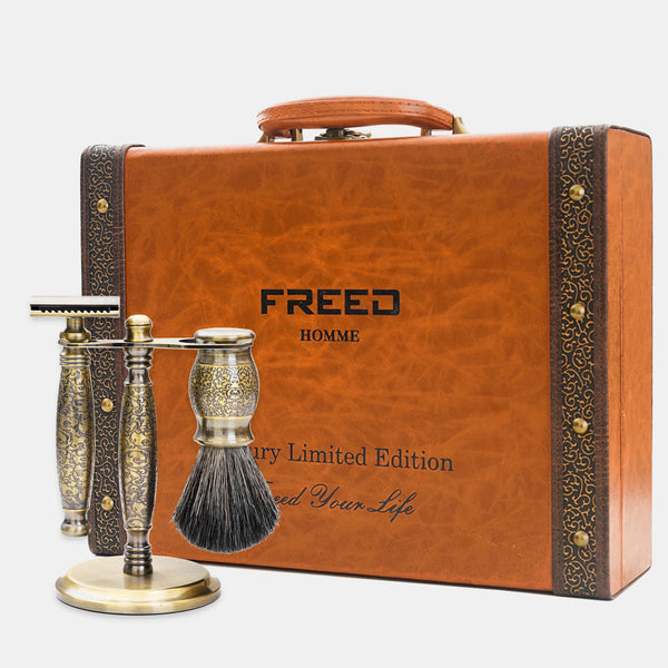仿古銅蝕刻雕花刮鬍刀組,搭配復古皮革收納箱。FREED 客製化刻字。