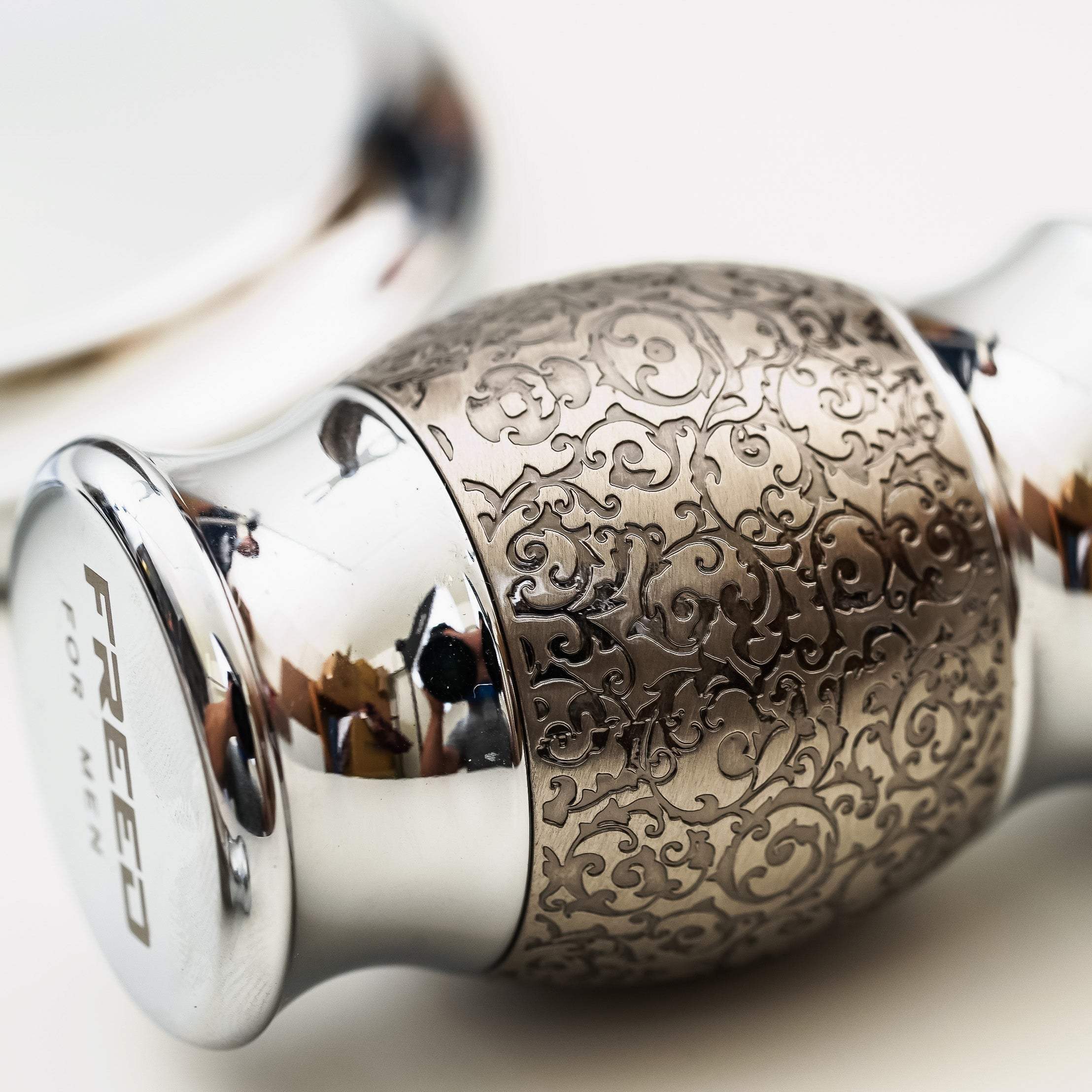 【兩週年紀念款】 豪華典藏版刮鬍刀禮盒 - 蝕刻雕花鍍鎳版 - FREED