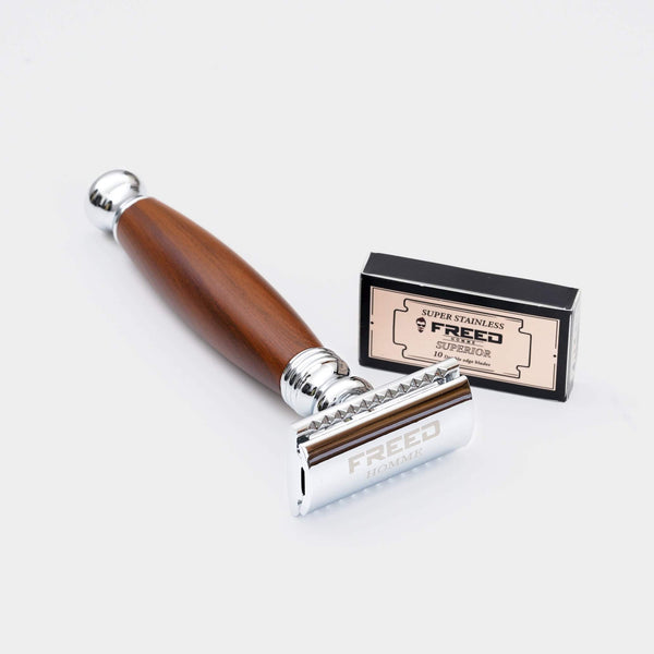 仿胡桃木柄,鉻合金頭,舒適角度。FREED 客製化刻字。