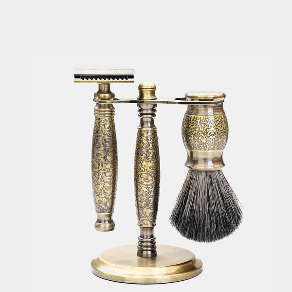 仿古銅蝕刻雕花刮鬍刀,展示架角度。FREED 客製化刻字