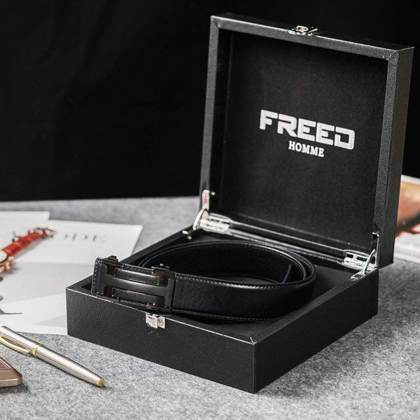 頭層牛皮黑色皮帶,禮盒陳設,FREED 客製化刻字。