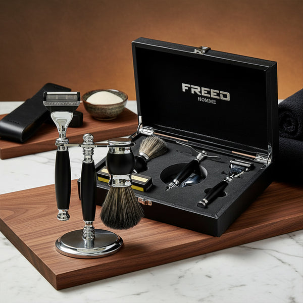 極致黑四件組刮鬍刀,展現精緻質感。FREED 客製化刻字。