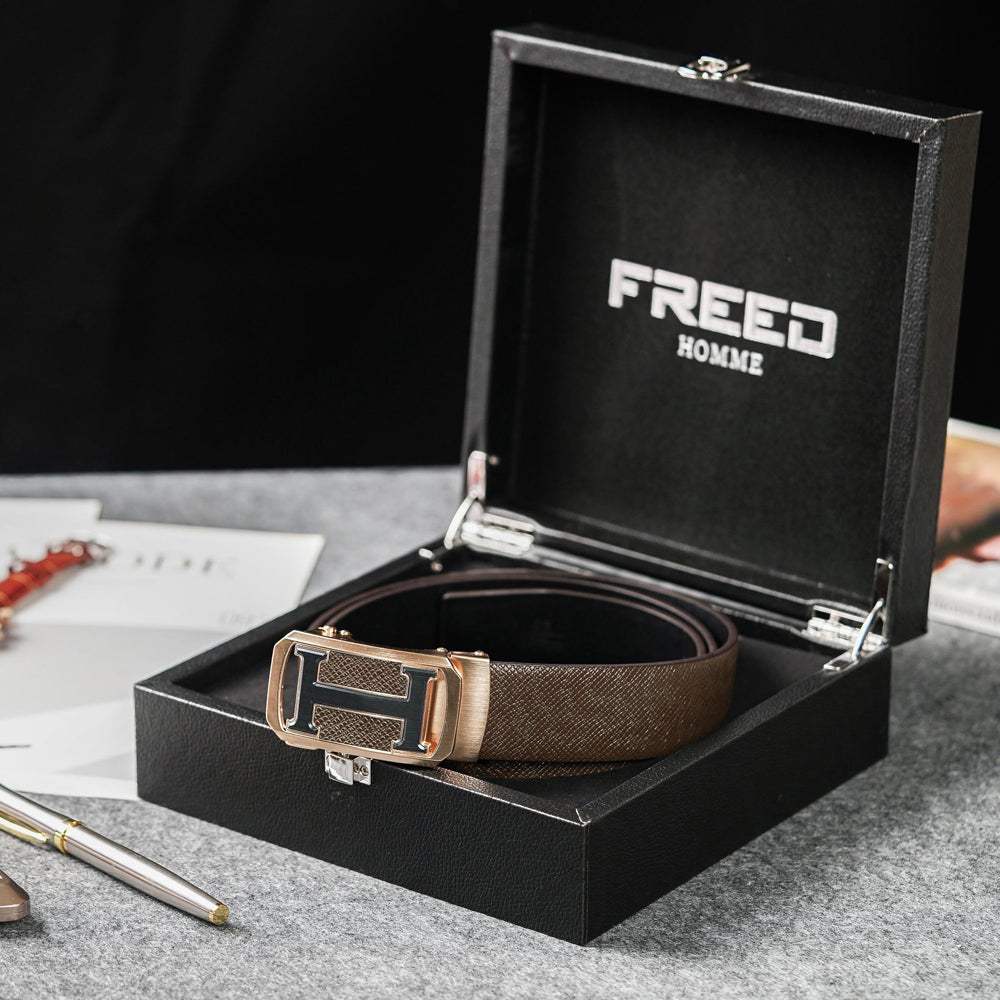 【FREED】金屬拚色英文字母扣商務休閒頭層牛皮自動皮帶 - FREED
