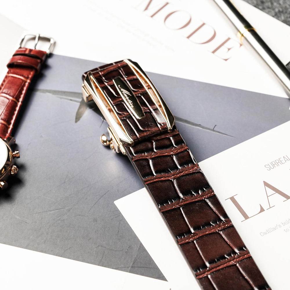 【FREED】仿蛇紋金屬邊方形扣頭商務休閒頭層牛皮自動皮帶 - 咖啡 - FREED