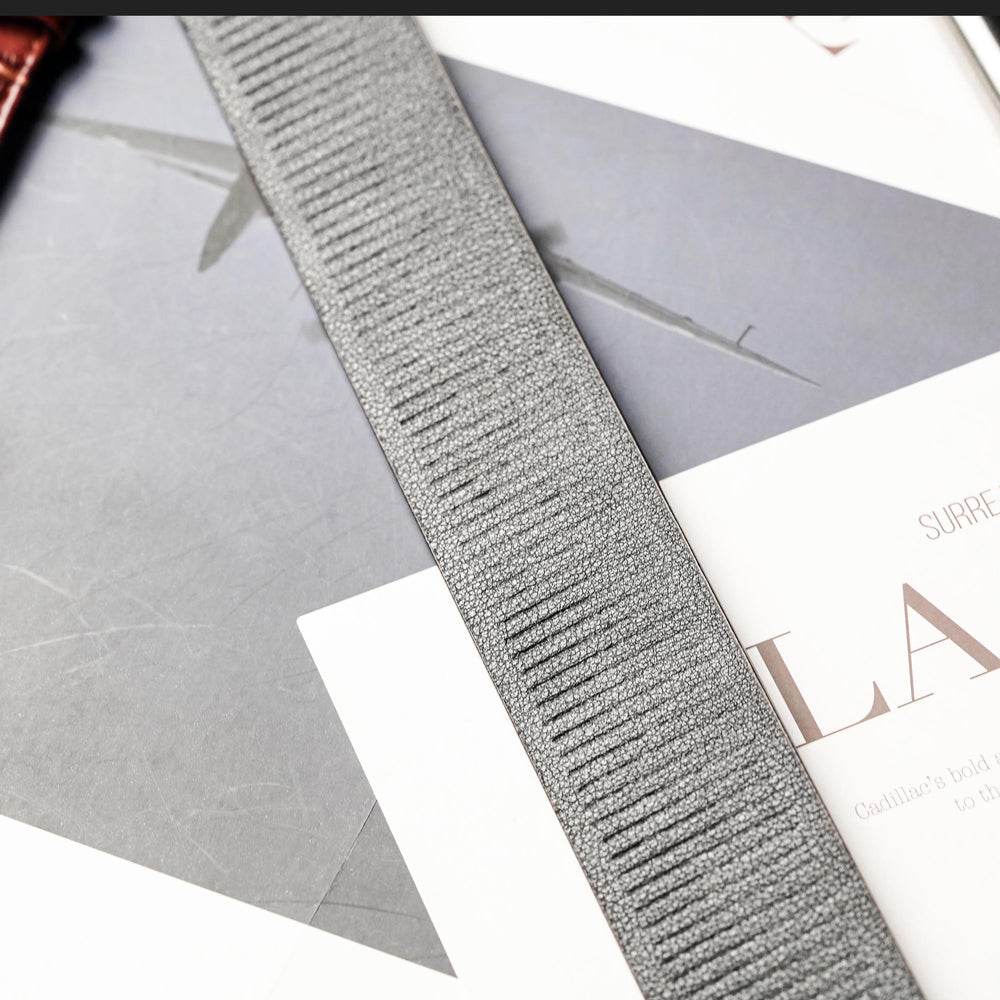 【FREED】仿蛇紋金屬邊方形扣頭商務休閒頭層牛皮自動皮帶 - 咖啡 - FREED