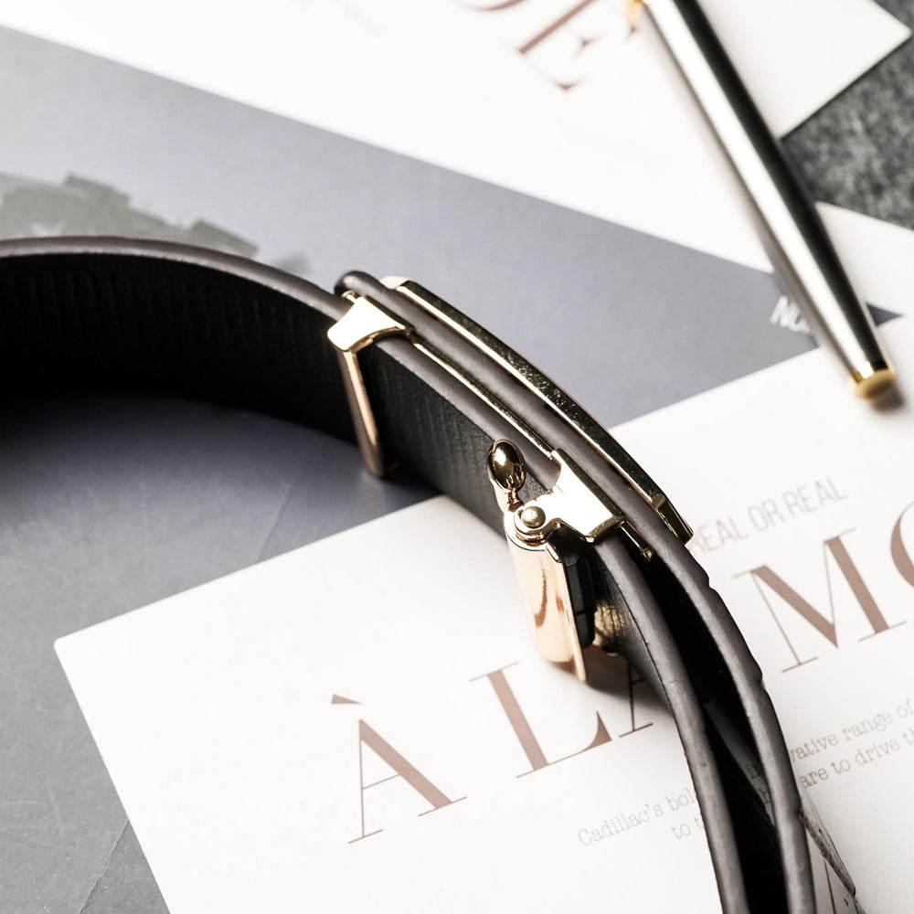 【FREED】仿蛇紋金屬邊方形扣頭商務休閒頭層牛皮自動皮帶 - 咖啡 - FREED