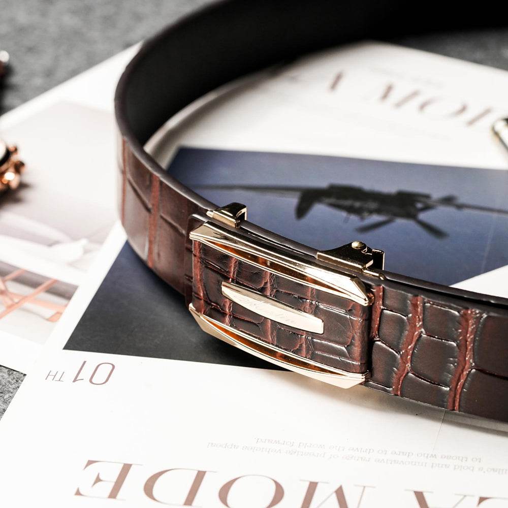 【FREED】仿蛇紋金屬邊方形扣頭商務休閒頭層牛皮自動皮帶 - 咖啡 - FREED