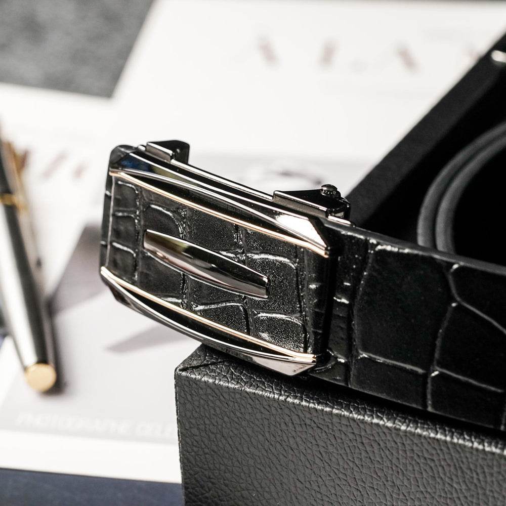 【FREED】仿蛇紋金屬邊方形扣頭商務休閒頭層牛皮自動皮帶 - 黑 - FREED