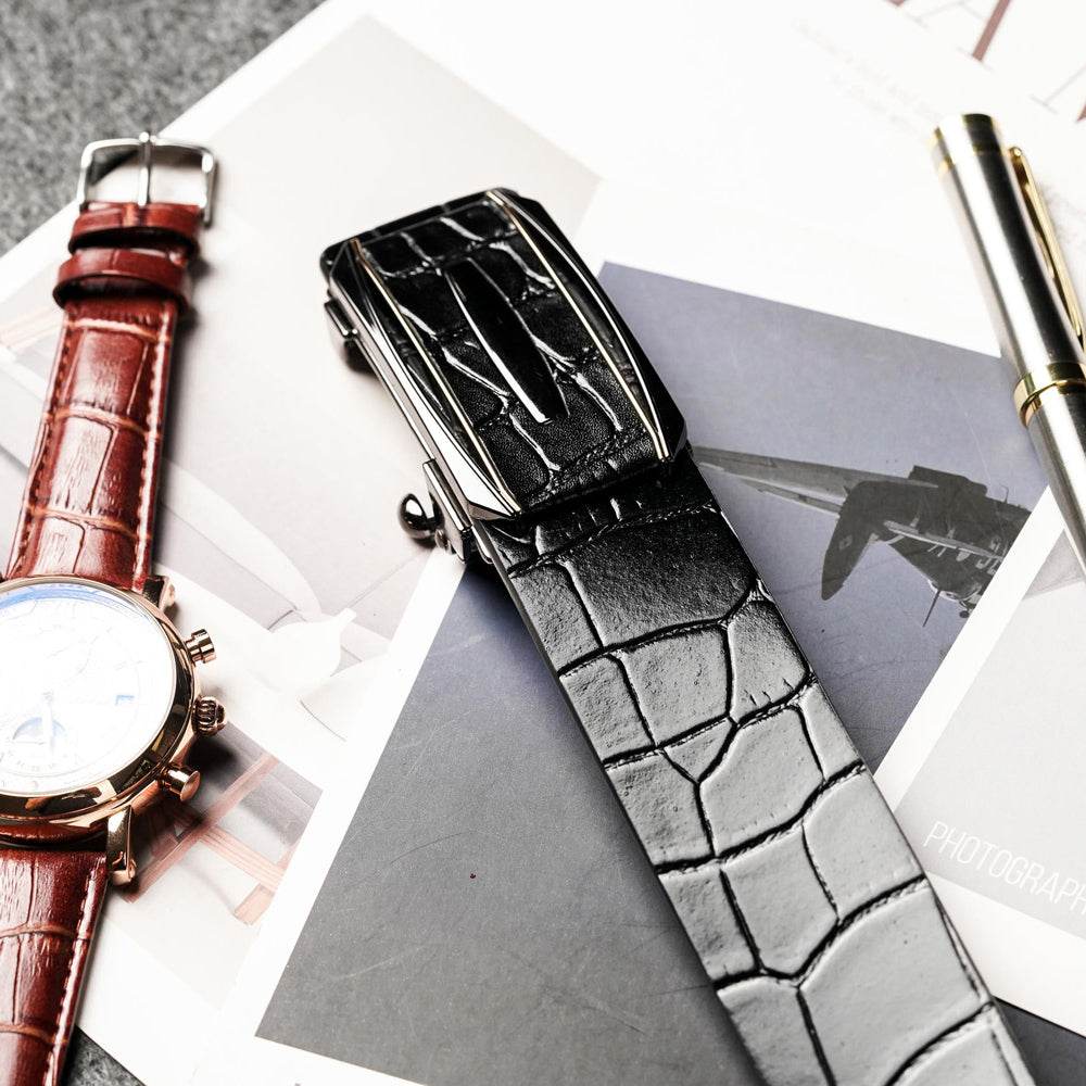 【FREED】仿蛇紋金屬邊方形扣頭商務休閒頭層牛皮自動皮帶 - 黑 - FREED