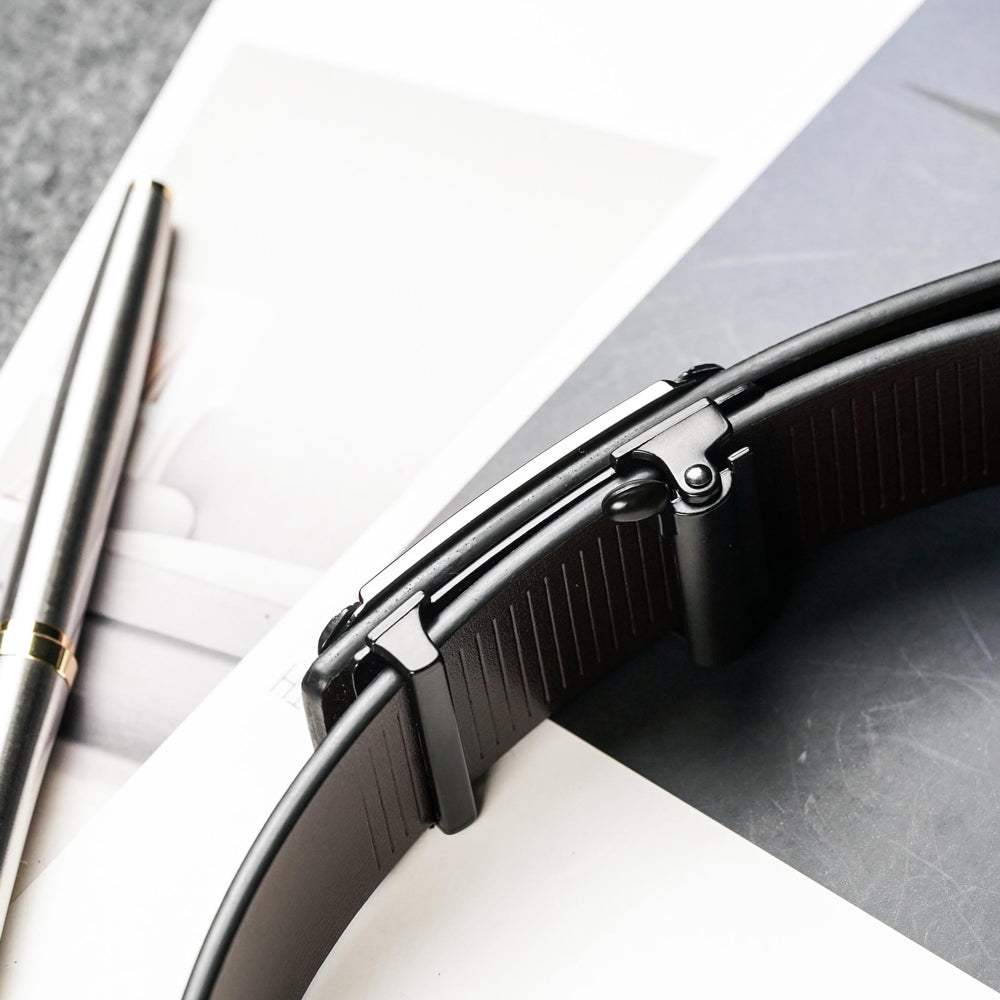 【FREED】極簡霧黑方扣商務休閒頭層牛皮自動皮帶 - 黑色 - FREED