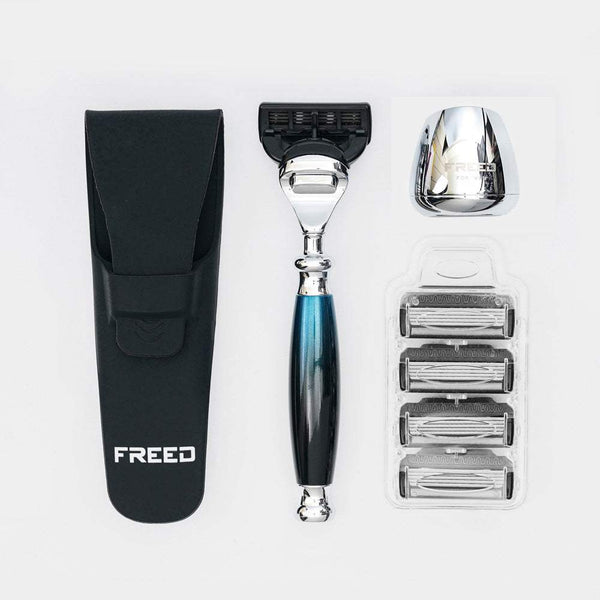 銀河藍尊爵刮鬍刀禮盒,含刀架、收納套、底座、四刀頭。FREED 客製化刻字