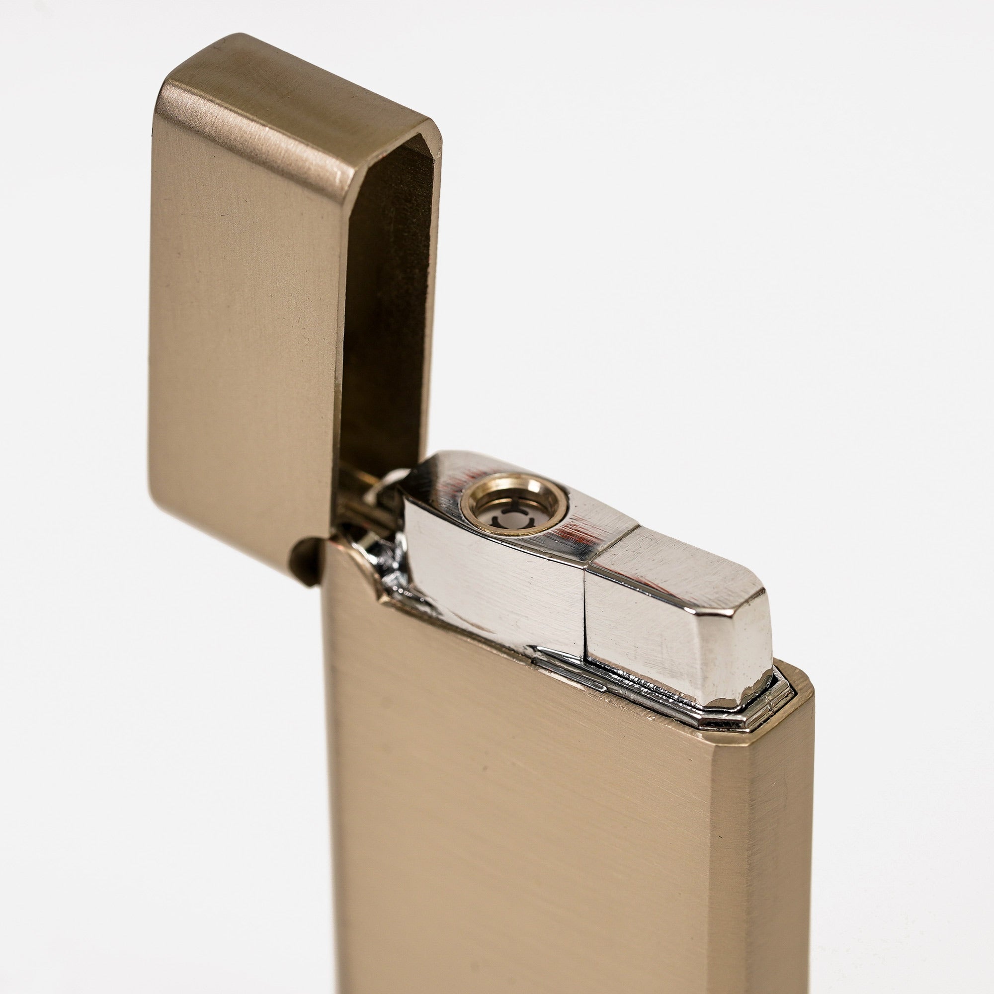 【FREED】金屬拉絲微光瓦斯打火機 - 霧面銀