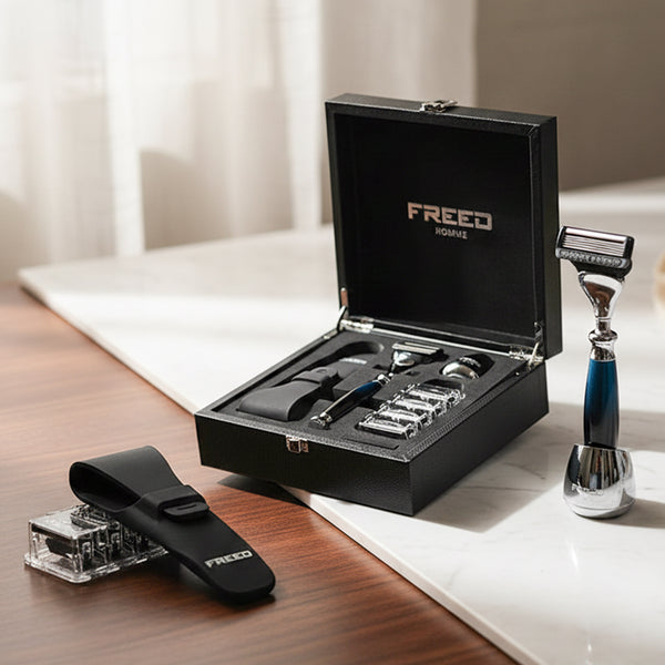 銀河藍刮鬍刀禮盒,黑色皮革包裝,FREED 客製化刻字。