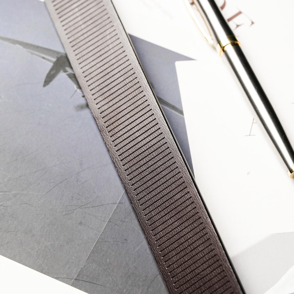 【FREED】金屬英文字母扣商務休閒頭層牛皮自動皮帶 - 黑金