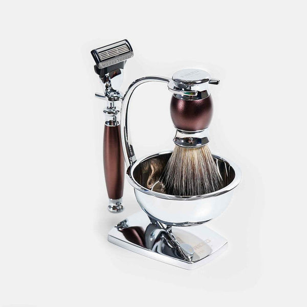 金屬搭配馬鞍棕，展現紳士品味。FREED 客製化刻字。