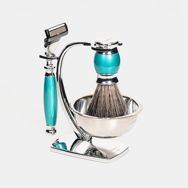 湖水綠金屬材質，五刀片刮鬍刀，鏡面拋光，FREED 客製化刻字。