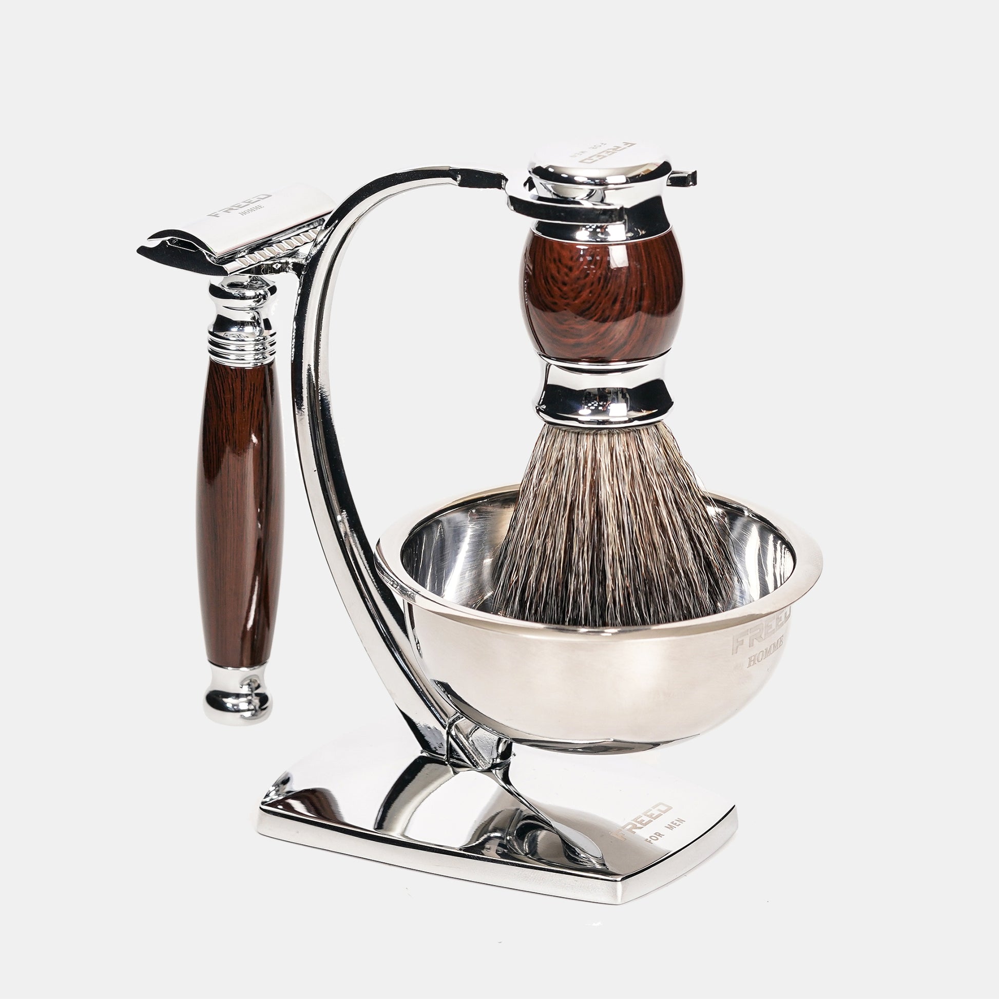 紫紅檀木質感，閃耀金屬光澤，側視角度，展現男士品味。FREED 客製化刻字