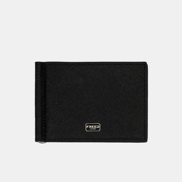 黑色Saffiano十字紋皮夾，正面俯視，FREED客製化刻字。