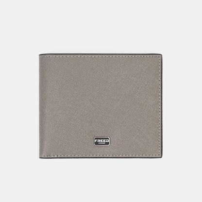 【FREED】Saffiano十字紋短夾，鉑金灰，正面照，FREED 客製化刻字。