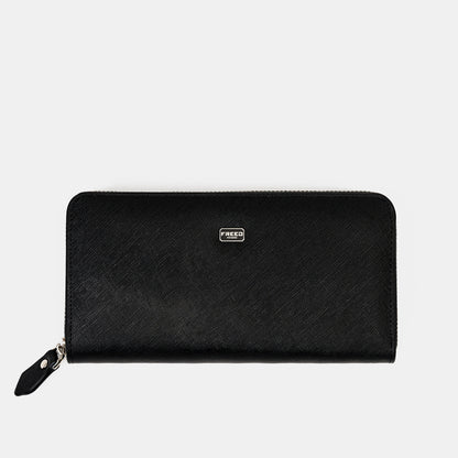 黑色Saffiano十字紋拉鍊長夾，FREED客製化刻字。
