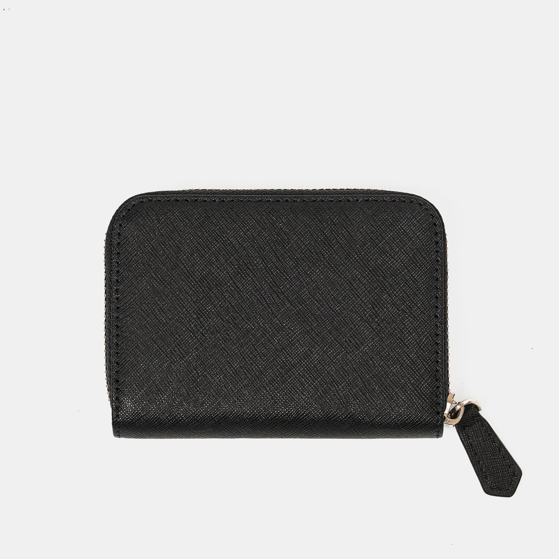 黑色Saffiano十字紋零錢包，正面視角。FREED 客製化刻字。