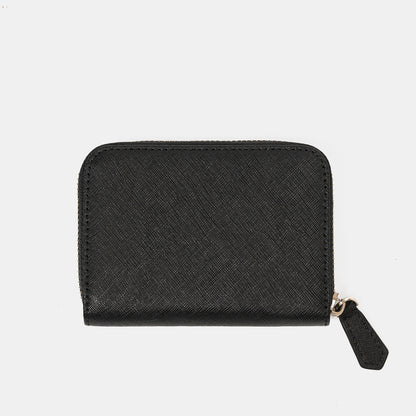 黑色Saffiano十字紋零錢包，正面視角。FREED 客製化刻字。