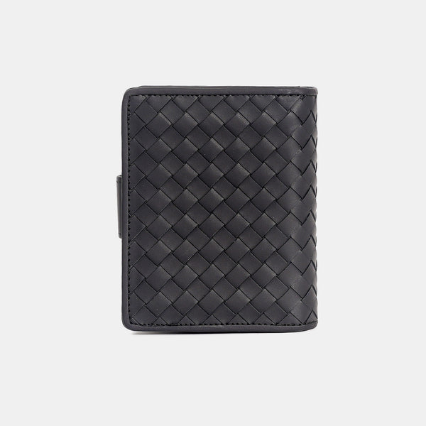 黑色皮革手工編織短夾，正面照。FREED 客製化刻字