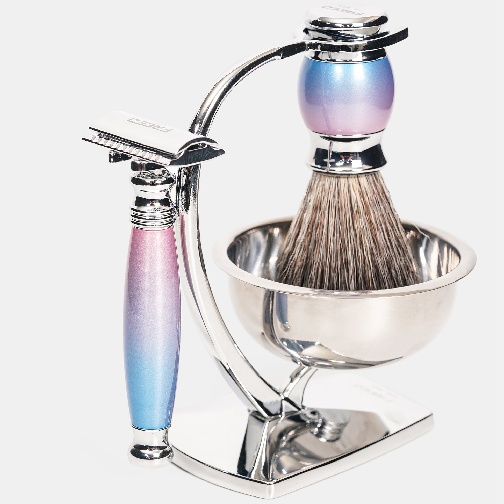 金屬、粉藍紫漸層，側拍。FREED 客製化刻字