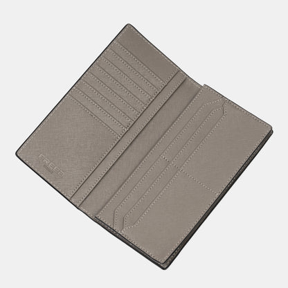 FREED 經典 Saffiano 十字紋長夾，鉑金灰，平視角度，純色背景，FREED 客製化刻字。