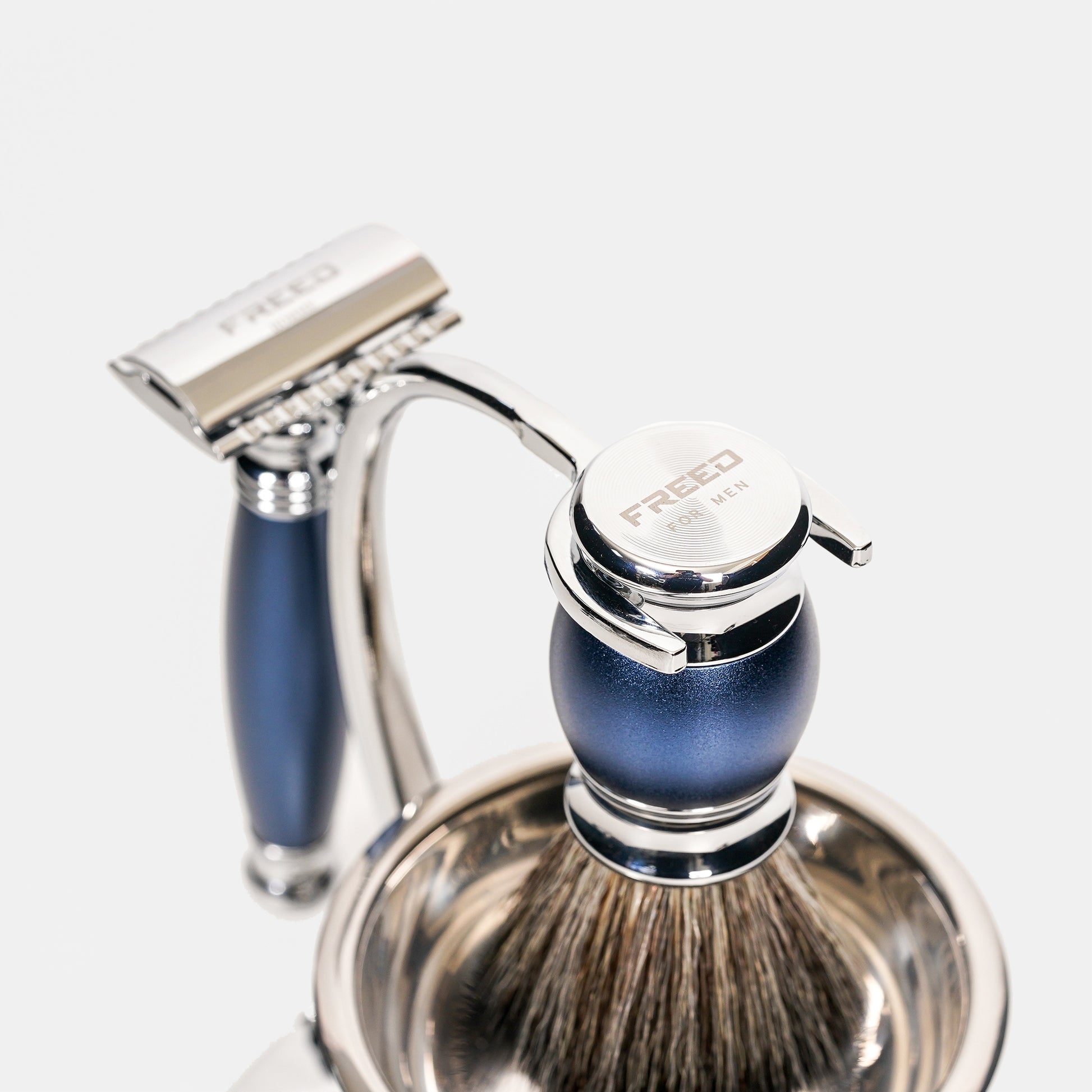 精緻金屬/時尚藍，雙刃刮鬍刀，FREED 客製化刻字。