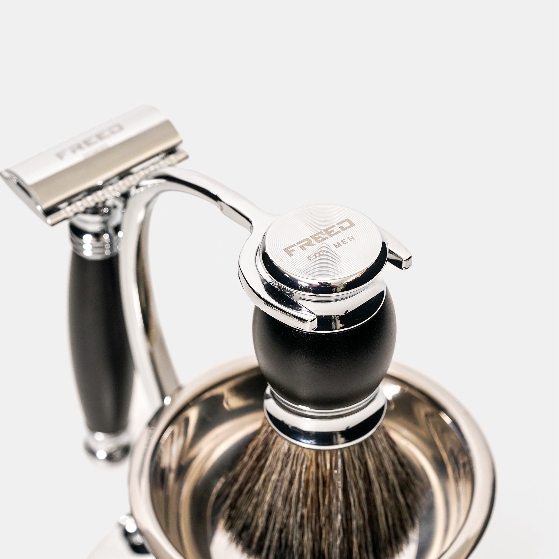 金屬拋光，極致黑，近距拍攝，FREED 客製化刻字