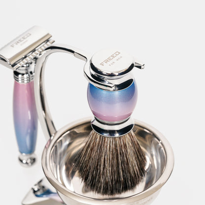 金屬、漸層紫藍色、特寫、純白背景。FREED 客製化刻字