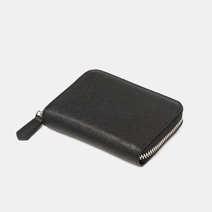 經典Saffiano十字紋黑色零錢包，斜角特寫，FREED客製化刻字。