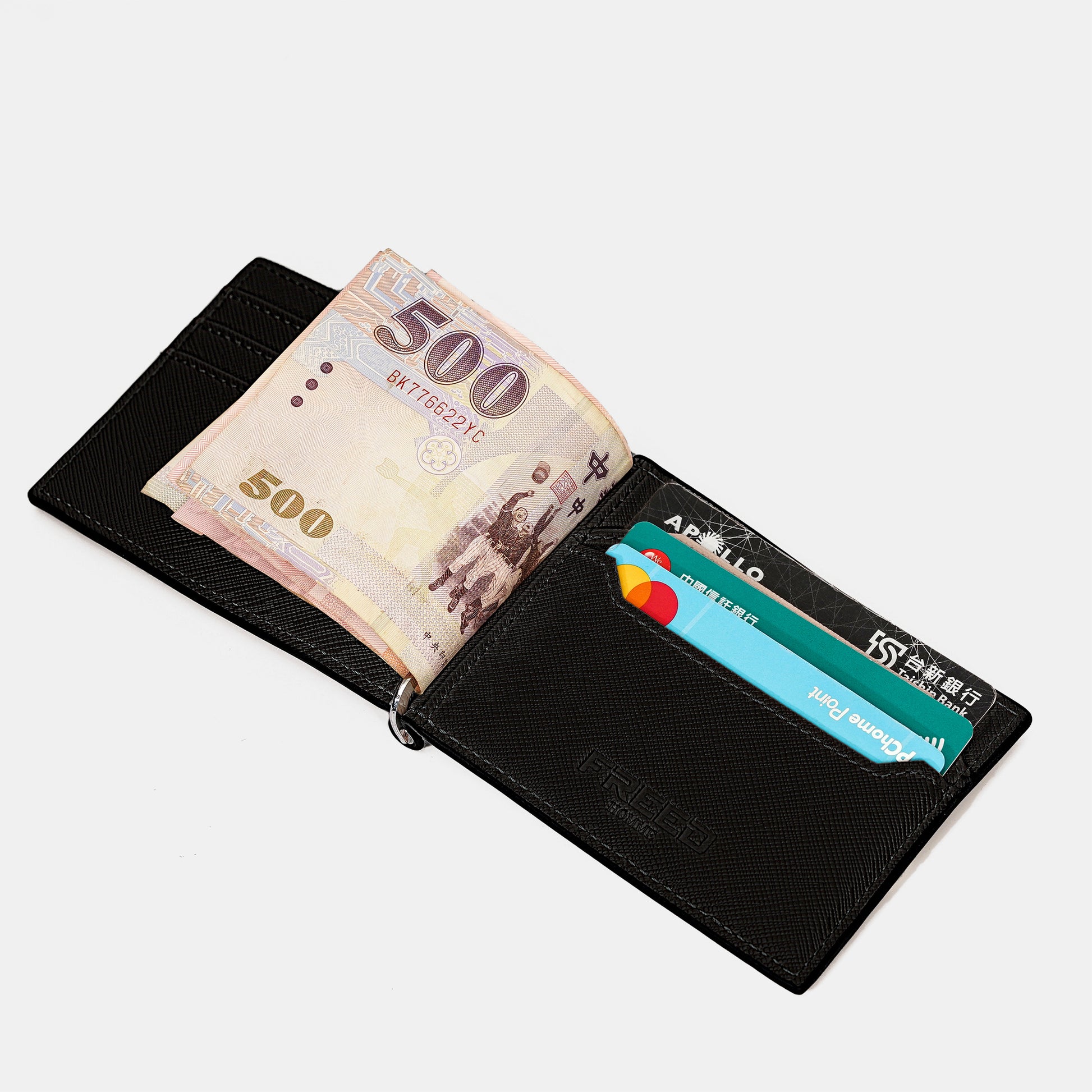 黑色Saffiano十字紋皮夾，鈔票卡片實拍，FREED客製化刻字。