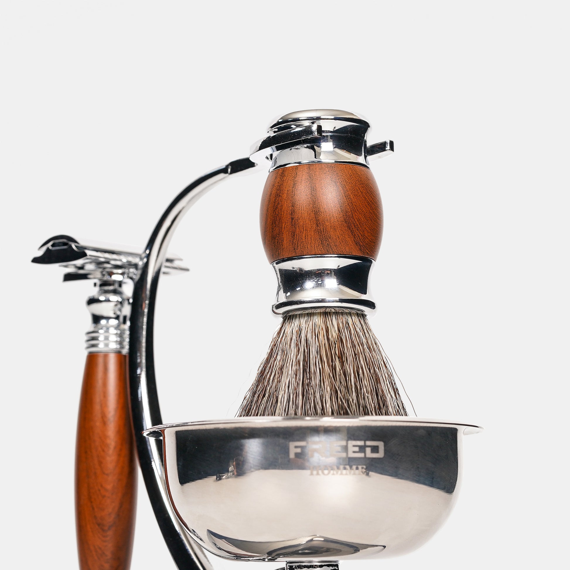 仿胡桃木金屬打造，多角度展示，FREED 客製化刻字