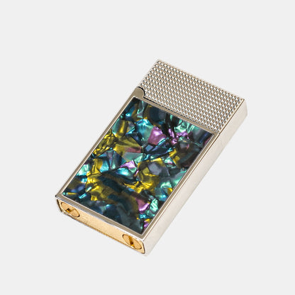 銀色打火機，獨特流光彩貝殼，展現精緻工藝，FREED客製化刻字。