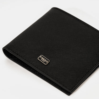 FREED Saffiano十字紋黑色短夾，斜角特寫，FREED客製化刻字