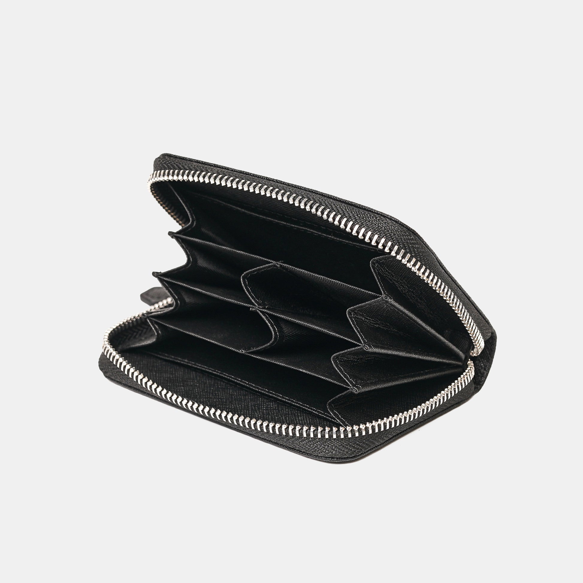 經典Saffiano十字紋黑色零錢包，左側斜視，FREED客製化刻字。