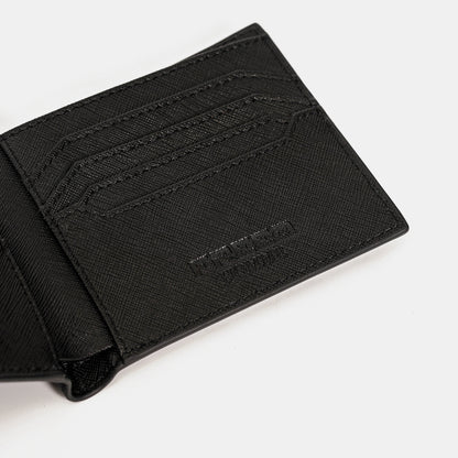 黑色Saffiano十字紋短夾，內裡卡夾特寫，FREED客製化刻字。