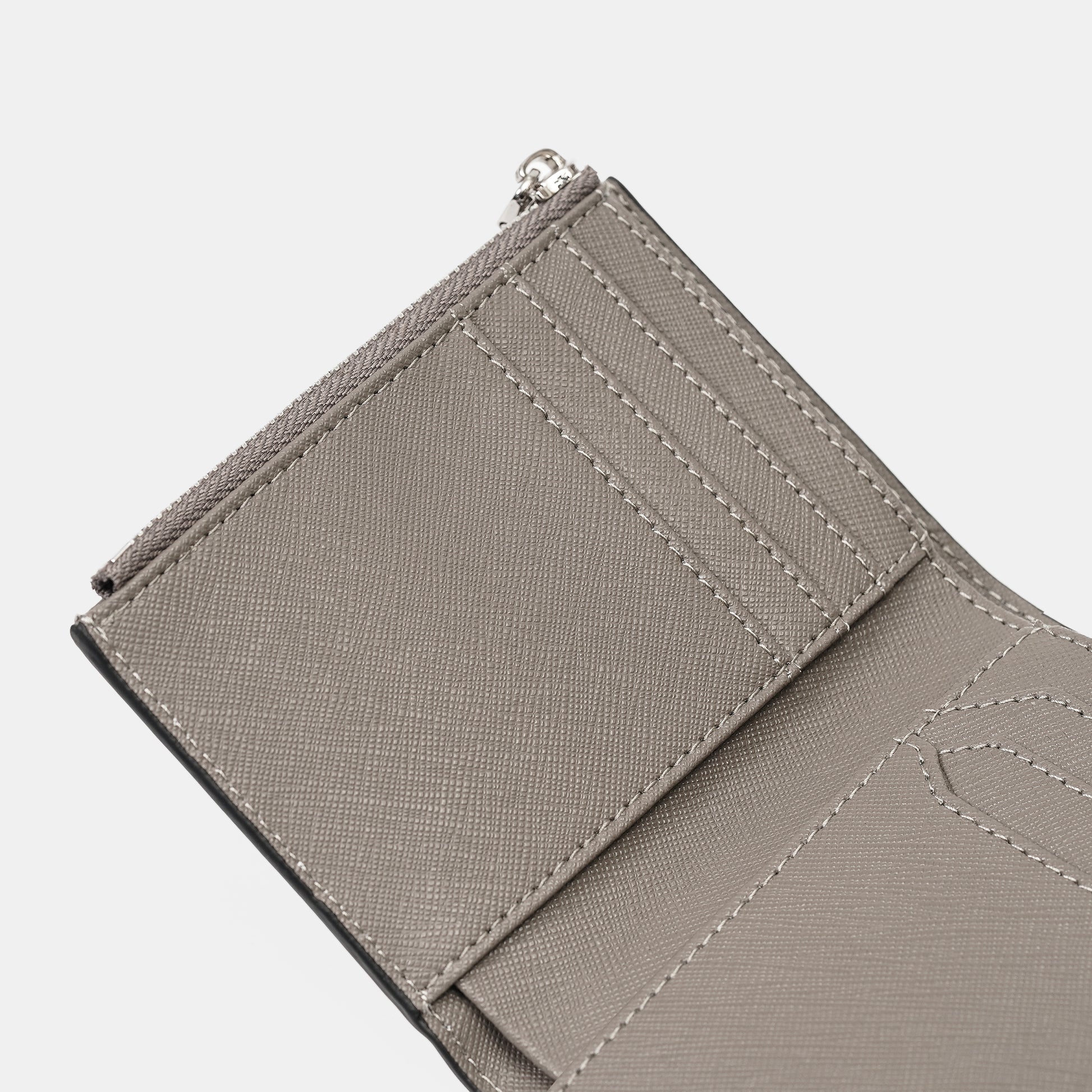 Saffiano皮革，鉑金灰，內裡細節，FREED 客製化刻字